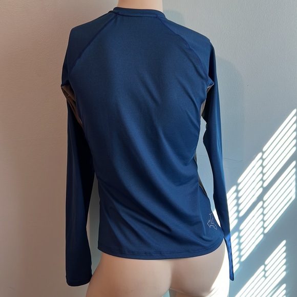 Xcel jacket is like sunscreen in your bag, save your skin! UVA/UVB-98% block - Picture 6 of 9